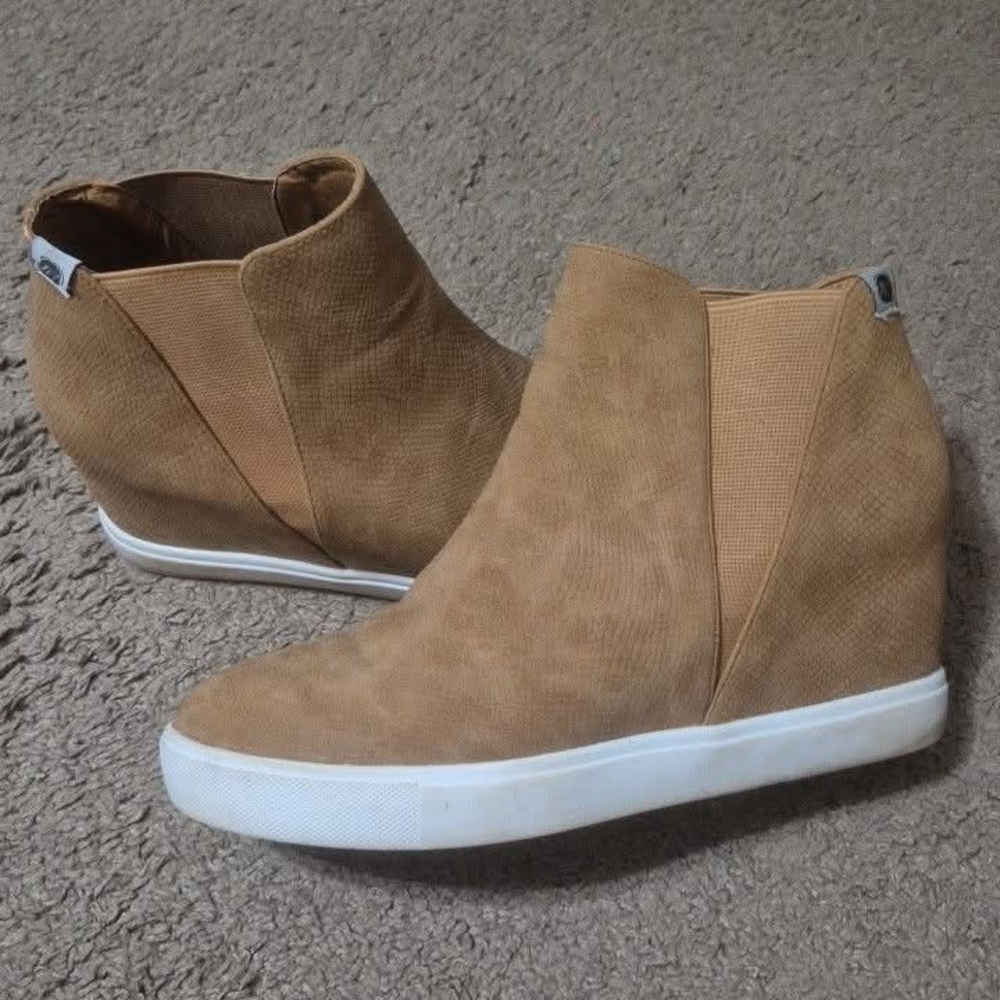 Coconuts by Matisse Tan Ankle Boots with Minimalist Design